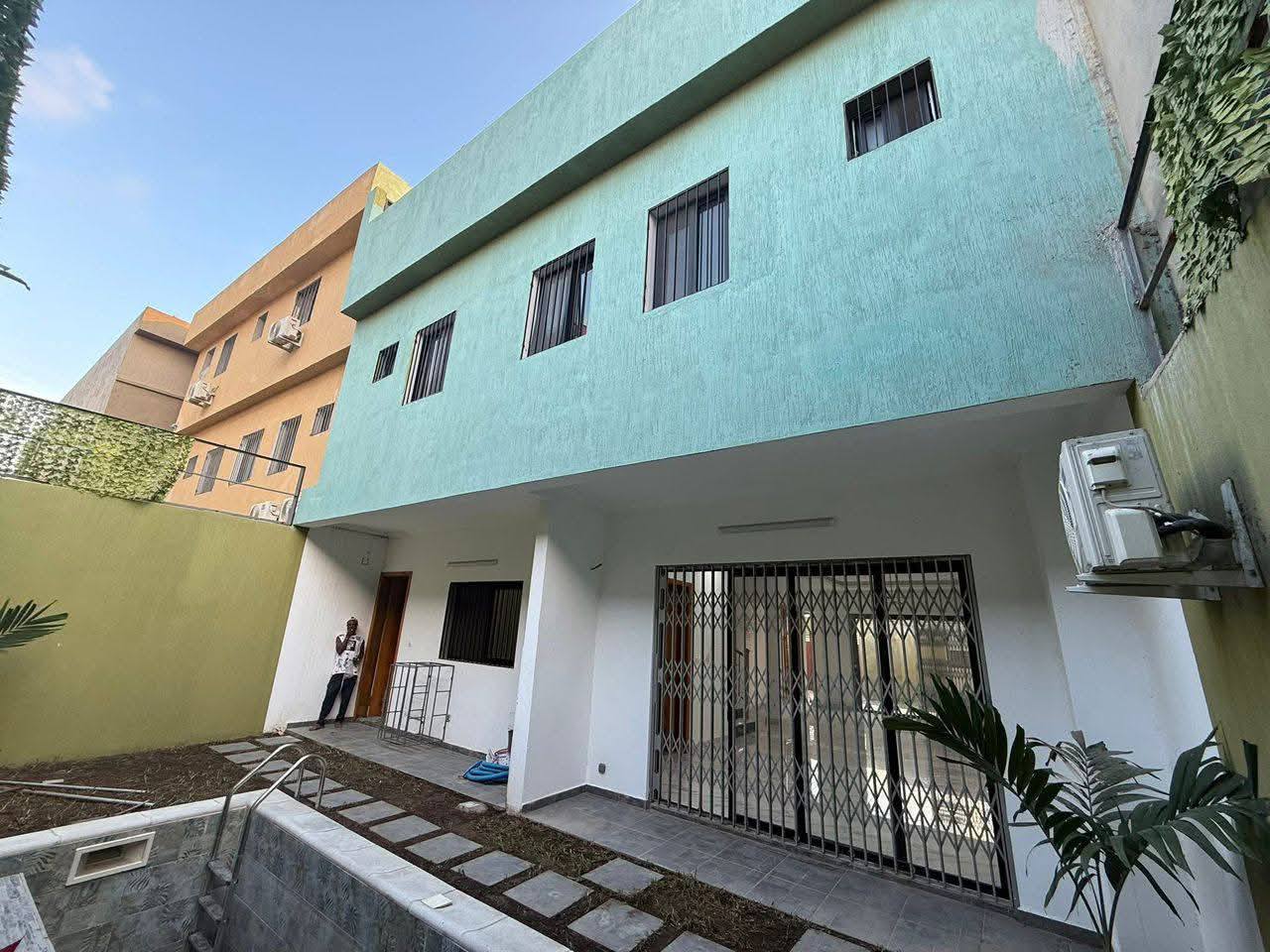 Une villa duplex de 6 pièces. - Image 2