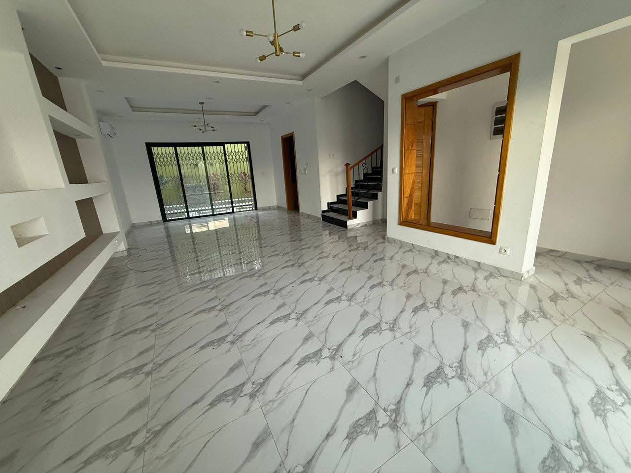 Une villa duplex de 6 pièces. - Image 3