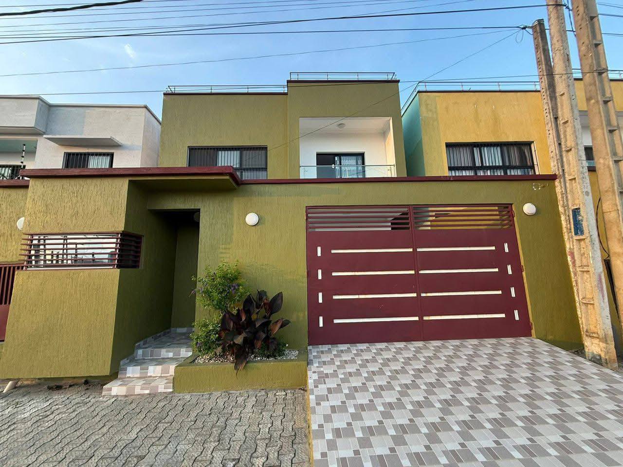 Une villa duplex de 6 pièces.